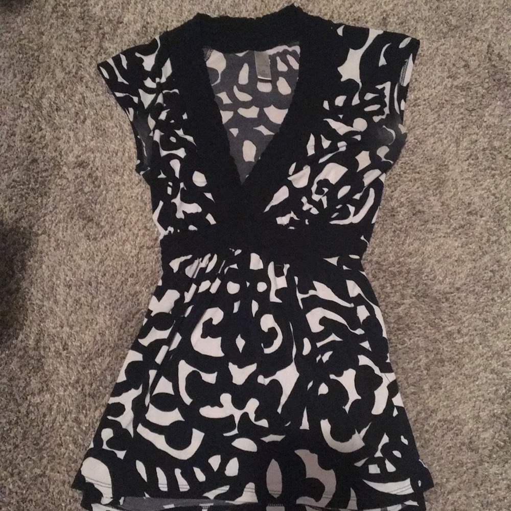 Black and White Top, low v neck